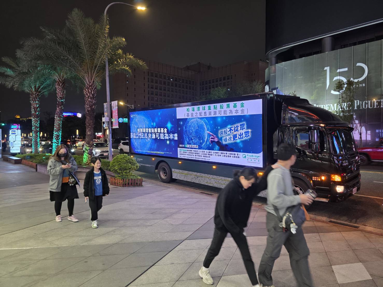 17 噸 LED影音廣告車實際案例圖片